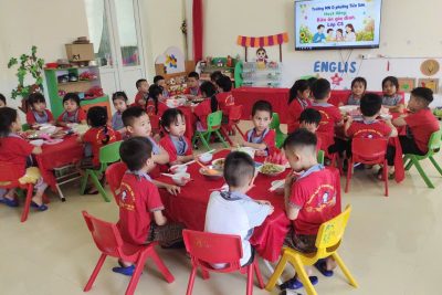 TỔ CHỨC BỮA ĂN GIA ĐÌNH CHO TRẺ 5-6 TUỔI