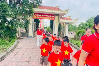 HOẠT ĐỘNG VIẾNG NGHĨA TRANG LIỆT SỸ CỦA CÔ VÀ TRÒ  TRƯỜNG MN D PHƯỜNG TIÊN SƠN